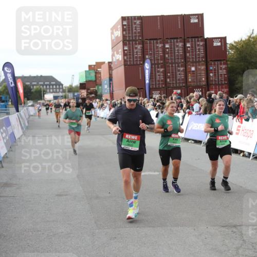 03.10.2025 - Köhlbrandbrückenlauf Yannick Fuchs http://msf.ph/oto/8983792 03.10.2025 16:07:40 Ziel 7179, 7588, 7674, 7780, 8035, 8862, 9020, 9099, 9456, 9457 meine-sportfotos.de