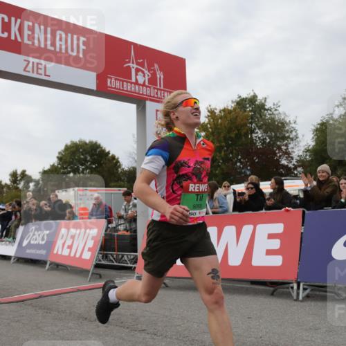 03.10.2025 - Köhlbrandbrückenlauf Yannick Fuchs http://msf.ph/oto/8983796 03.10.2025 15:53:58 Ziel 7074, 9268 meine-sportfotos.de