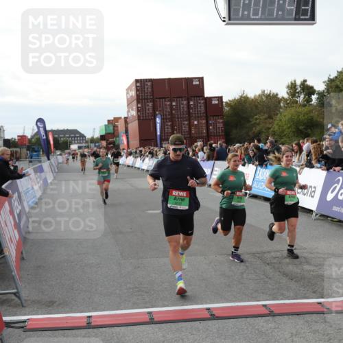 03.10.2025 - Köhlbrandbrückenlauf Yannick Fuchs http://msf.ph/oto/8983801 03.10.2025 16:07:41 Ziel 7179, 7588, 7674, 7763, 7780, 8035, 8862, 9020, 9099, 9456, 9457 meine-sportfotos.de