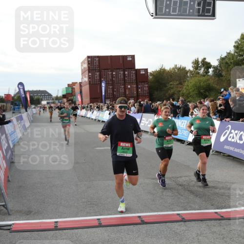 03.10.2025 - Köhlbrandbrückenlauf Yannick Fuchs http://msf.ph/oto/8983803 03.10.2025 16:07:41 Ziel 7179, 7588, 7674, 7763, 7780, 8035, 8862, 9020, 9099, 9456, 9457 meine-sportfotos.de