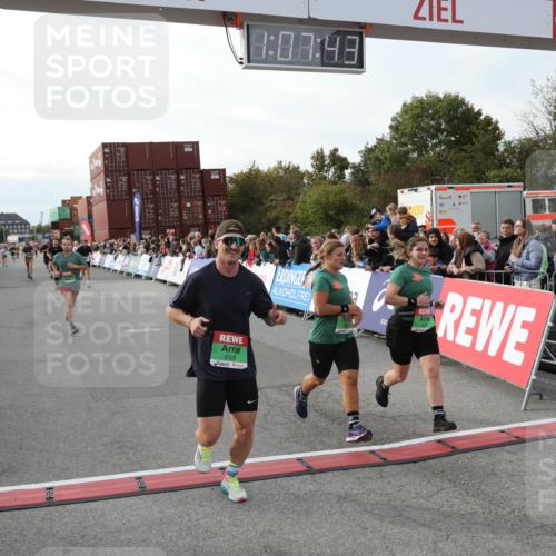 03.10.2025 - Köhlbrandbrückenlauf Yannick Fuchs http://msf.ph/oto/8983807 03.10.2025 16:07:42 Ziel 7179, 7588, 7674, 7763, 7780, 8035, 9020, 9099, 9456, 9457 meine-sportfotos.de
