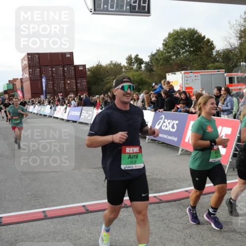 03.10.2025 - Köhlbrandbrückenlauf Yannick Fuchs http://msf.ph/oto/8983816 03.10.2025 16:07:42 Ziel 7179, 7588, 7674, 7763, 7780, 8035, 9020, 9099, 9456, 9457 meine-sportfotos.de