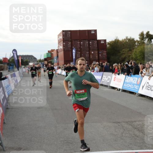 03.10.2025 - Köhlbrandbrückenlauf Yannick Fuchs http://msf.ph/oto/8983828 03.10.2025 16:07:44 Ziel 7588, 7674, 7763, 7780, 8035, 9020, 9099, 9456, 9457 meine-sportfotos.de