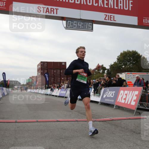 03.10.2025 - Köhlbrandbrückenlauf Yannick Fuchs http://msf.ph/oto/8983830 03.10.2025 15:54:14 Ziel 7123, 8920 meine-sportfotos.de