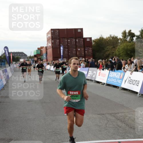 03.10.2025 - Köhlbrandbrückenlauf Yannick Fuchs http://msf.ph/oto/8983831 03.10.2025 16:07:44 Ziel 7588, 7674, 7763, 7780, 8035, 9020, 9099, 9456, 9457 meine-sportfotos.de