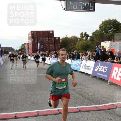 03.10.2025 - Köhlbrandbrückenlauf Yannick Fuchs http://msf.ph/oto/8983833 03.10.2025 16:07:44 Ziel 7588, 7674, 7763, 7780, 8035, 9020, 9099, 9456, 9457 meine-sportfotos.de