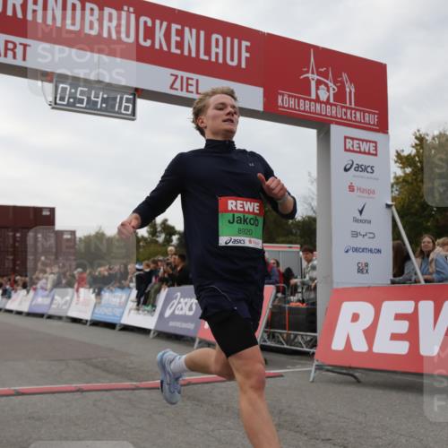 03.10.2025 - Köhlbrandbrückenlauf Yannick Fuchs http://msf.ph/oto/8983834 03.10.2025 15:54:14 Ziel 7123, 8920 meine-sportfotos.de