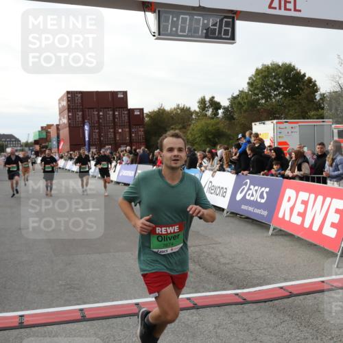 03.10.2025 - Köhlbrandbrückenlauf Yannick Fuchs http://msf.ph/oto/8983835 03.10.2025 16:07:45 Ziel 7588, 7674, 7713, 7763, 7780, 8035, 9020, 9099, 9456, 9457 meine-sportfotos.de