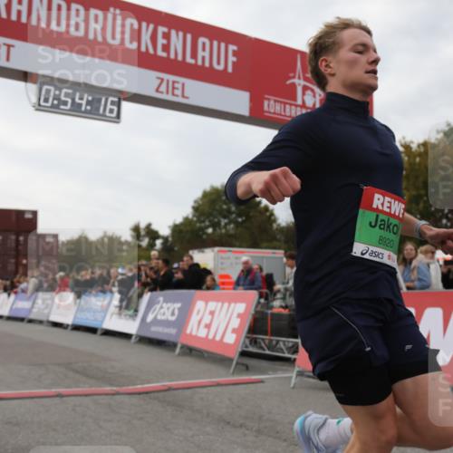 03.10.2025 - Köhlbrandbrückenlauf Yannick Fuchs http://msf.ph/oto/8983836 03.10.2025 15:54:14 Ziel 7123, 8920 meine-sportfotos.de