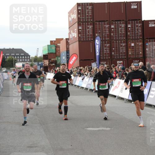 03.10.2025 - Köhlbrandbrückenlauf Yannick Fuchs http://msf.ph/oto/8983839 03.10.2025 16:07:45 Ziel 7588, 7674, 7713, 7763, 7780, 8035, 9020, 9099, 9456, 9457 meine-sportfotos.de