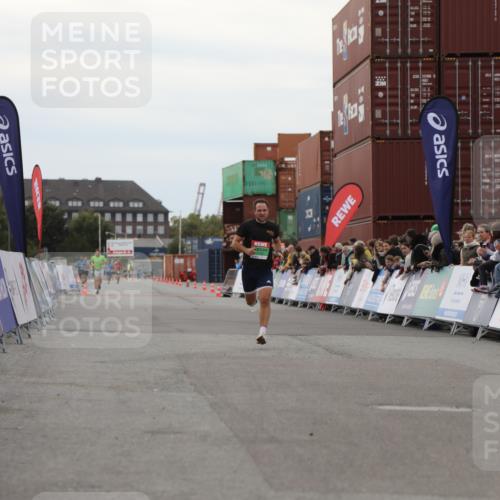 03.10.2025 - Köhlbrandbrückenlauf Yannick Fuchs http://msf.ph/oto/8983840 03.10.2025 15:54:19 Ziel 7123 meine-sportfotos.de