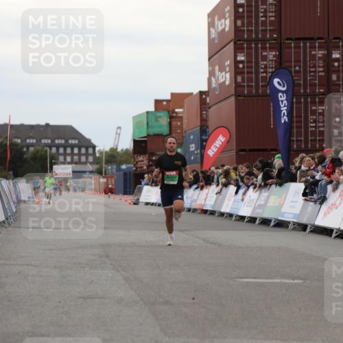 03.10.2025 - Köhlbrandbrückenlauf Yannick Fuchs http://msf.ph/oto/8983845 03.10.2025 15:54:19 Ziel 7123 meine-sportfotos.de