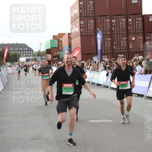 03.10.2025 - Köhlbrandbrückenlauf Yannick Fuchs http://msf.ph/oto/8983848 03.10.2025 16:07:46 Ziel 7588, 7674, 7713, 7763, 7780, 8035, 9096, 9099 meine-sportfotos.de