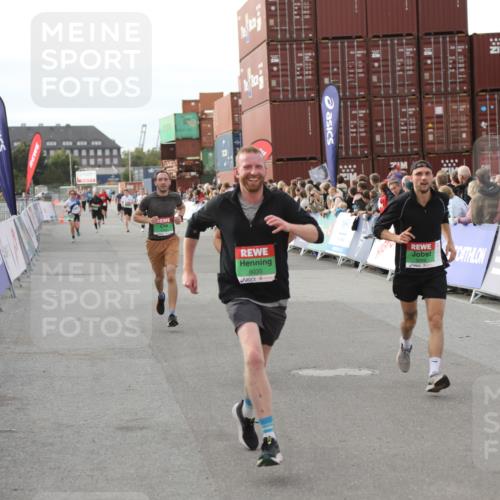 03.10.2025 - Köhlbrandbrückenlauf Yannick Fuchs http://msf.ph/oto/8983850 03.10.2025 16:07:46 Ziel 7588, 7674, 7713, 7763, 7780, 8035, 9096, 9099 meine-sportfotos.de