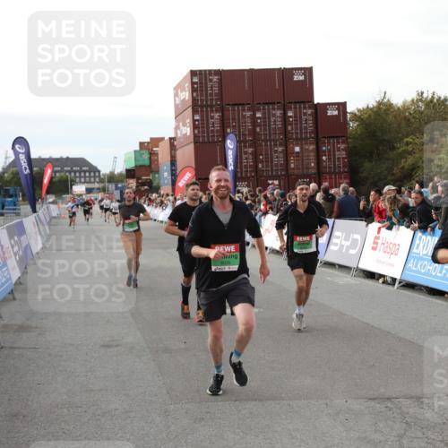 03.10.2025 - Köhlbrandbrückenlauf Yannick Fuchs http://msf.ph/oto/8983852 03.10.2025 16:07:46 Ziel 7588, 7674, 7713, 7763, 7780, 8035, 9096, 9099 meine-sportfotos.de
