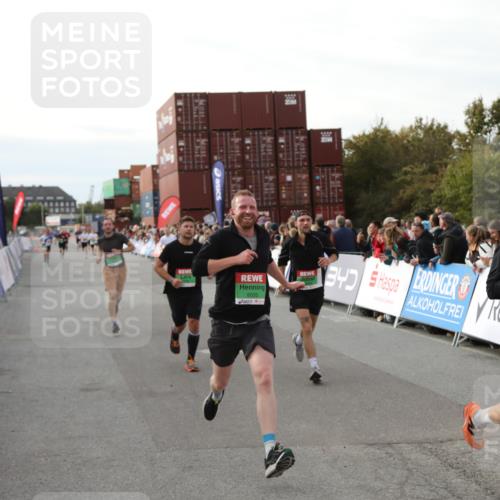 03.10.2025 - Köhlbrandbrückenlauf Yannick Fuchs http://msf.ph/oto/8983854 03.10.2025 16:07:47 Ziel 7588, 7674, 7713, 7763, 7780, 8035, 9096, 9099 meine-sportfotos.de