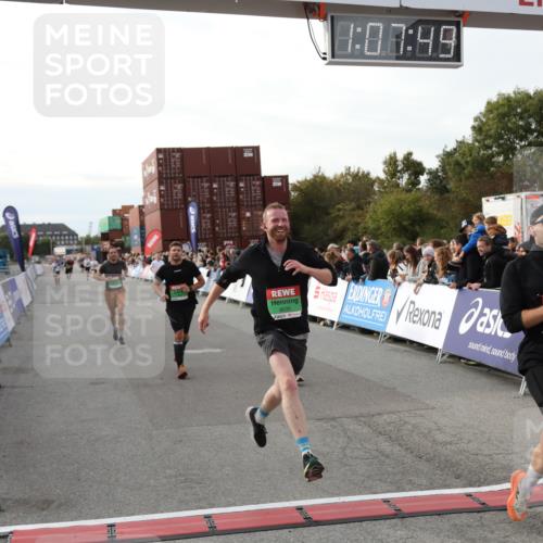 03.10.2025 - Köhlbrandbrückenlauf Yannick Fuchs http://msf.ph/oto/8983856 03.10.2025 16:07:47 Ziel 7588, 7674, 7713, 7763, 7780, 8035, 9096, 9099 meine-sportfotos.de