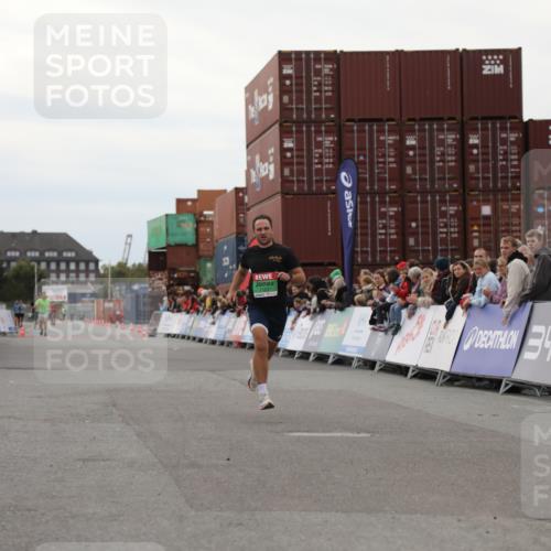 03.10.2025 - Köhlbrandbrückenlauf Yannick Fuchs http://msf.ph/oto/8983857 03.10.2025 15:54:20 Ziel 7123 meine-sportfotos.de