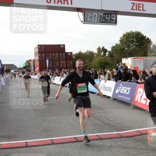 03.10.2025 - Köhlbrandbrückenlauf Yannick Fuchs http://msf.ph/oto/8983858 03.10.2025 16:07:47 Ziel 7588, 7674, 7713, 7763, 7780, 8035, 9096, 9099 meine-sportfotos.de