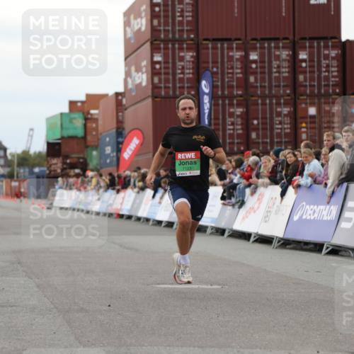 03.10.2025 - Köhlbrandbrückenlauf Yannick Fuchs http://msf.ph/oto/8983859 03.10.2025 15:54:21 Ziel 7123 meine-sportfotos.de