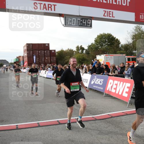 03.10.2025 - Köhlbrandbrückenlauf Yannick Fuchs http://msf.ph/oto/8983860 03.10.2025 16:07:47 Ziel 7588, 7674, 7713, 7763, 7780, 8035, 9096, 9099 meine-sportfotos.de