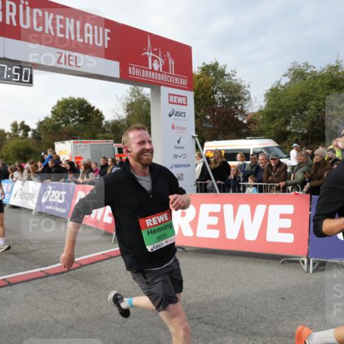 03.10.2025 - Köhlbrandbrückenlauf Yannick Fuchs http://msf.ph/oto/8983867 03.10.2025 16:07:48 Ziel 7588, 7674, 7713, 7763, 7780, 8035, 9096, 9099 meine-sportfotos.de
