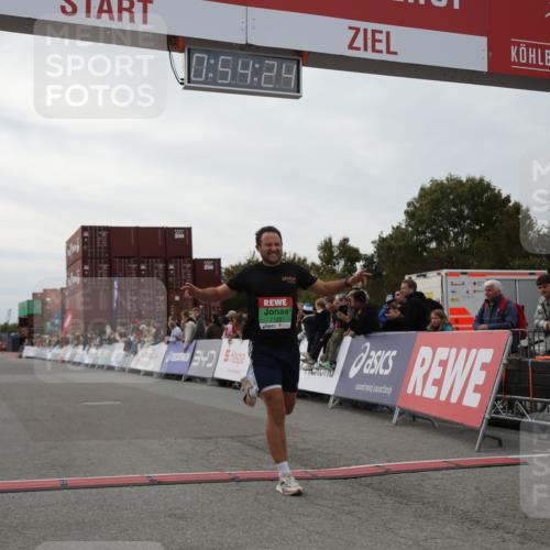 03.10.2025 - Köhlbrandbrückenlauf Yannick Fuchs http://msf.ph/oto/8983873 03.10.2025 15:54:23 Ziel 7123 meine-sportfotos.de