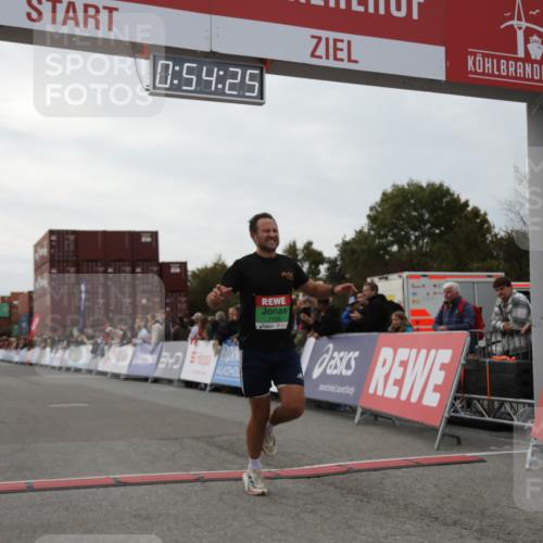 03.10.2025 - Köhlbrandbrückenlauf Yannick Fuchs http://msf.ph/oto/8983875 03.10.2025 15:54:23 Ziel 7123 meine-sportfotos.de