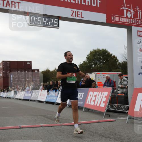 03.10.2025 - Köhlbrandbrückenlauf Yannick Fuchs http://msf.ph/oto/8983876 03.10.2025 15:54:23 Ziel 7123 meine-sportfotos.de