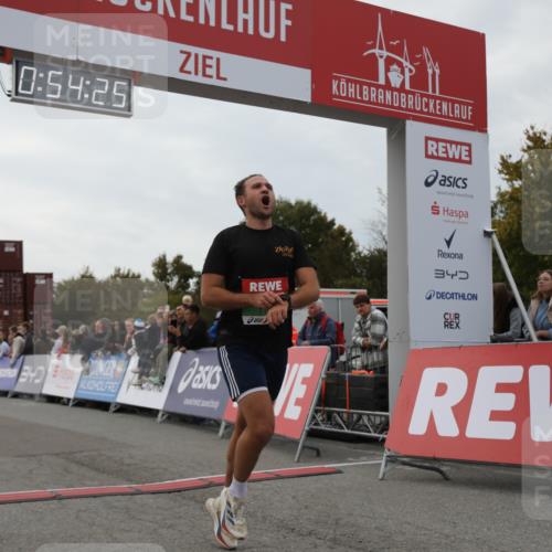 03.10.2025 - Köhlbrandbrückenlauf Yannick Fuchs http://msf.ph/oto/8983880 03.10.2025 15:54:23 Ziel 7123 meine-sportfotos.de