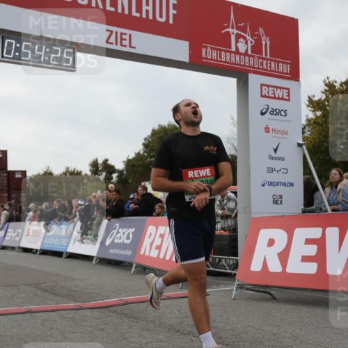 03.10.2025 - Köhlbrandbrückenlauf Yannick Fuchs http://msf.ph/oto/8983882 03.10.2025 15:54:23 Ziel 7123 meine-sportfotos.de