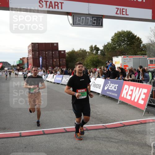 03.10.2025 - Köhlbrandbrückenlauf Yannick Fuchs http://msf.ph/oto/8983883 03.10.2025 16:07:49 Ziel 7588, 7713, 7763, 7780, 8035, 9096, 9099 meine-sportfotos.de