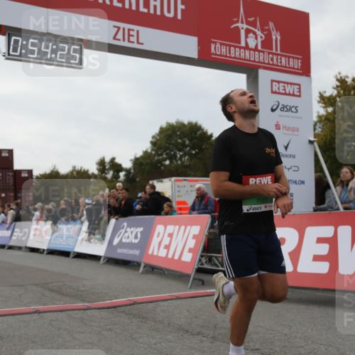 03.10.2025 - Köhlbrandbrückenlauf Yannick Fuchs http://msf.ph/oto/8983884 03.10.2025 15:54:24 Ziel 7123 meine-sportfotos.de