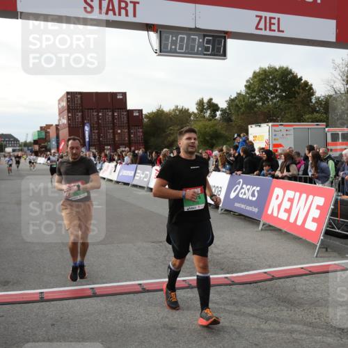 03.10.2025 - Köhlbrandbrückenlauf Yannick Fuchs http://msf.ph/oto/8983885 03.10.2025 16:07:49 Ziel 7588, 7713, 7763, 7780, 8035, 9096, 9099 meine-sportfotos.de