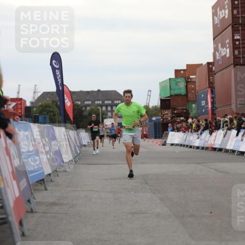 03.10.2025 - Köhlbrandbrückenlauf Yannick Fuchs http://msf.ph/oto/8983886 03.10.2025 15:54:31 Ziel 7072 meine-sportfotos.de