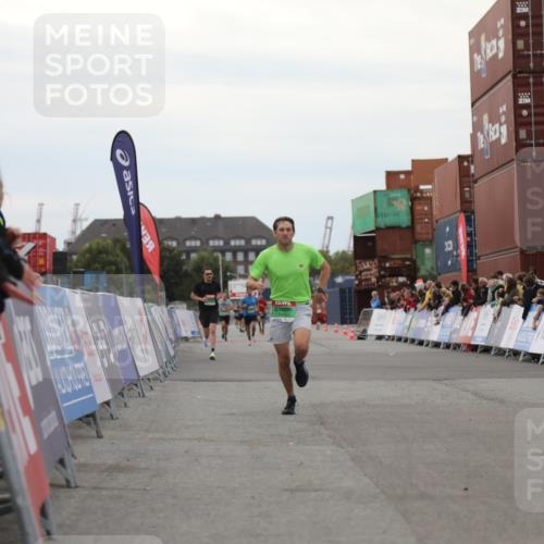 03.10.2025 - Köhlbrandbrückenlauf Yannick Fuchs http://msf.ph/oto/8983888 03.10.2025 15:54:31 Ziel 7072 meine-sportfotos.de
