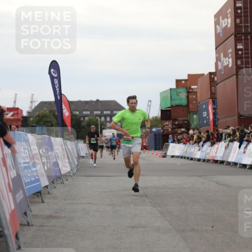 03.10.2025 - Köhlbrandbrückenlauf Yannick Fuchs http://msf.ph/oto/8983889 03.10.2025 15:54:31 Ziel 7072 meine-sportfotos.de
