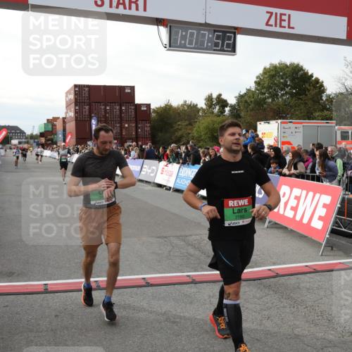 03.10.2025 - Köhlbrandbrückenlauf Yannick Fuchs http://msf.ph/oto/8983890 03.10.2025 16:07:50 Ziel 7085, 7588, 7713, 7763, 7780, 8035, 8824, 9096, 9099 meine-sportfotos.de
