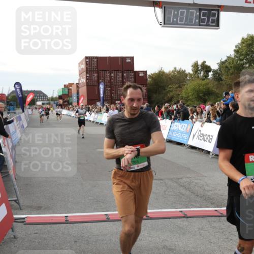 03.10.2025 - Köhlbrandbrückenlauf Yannick Fuchs http://msf.ph/oto/8983891 03.10.2025 16:07:50 Ziel 7085, 7588, 7713, 7763, 7780, 8035, 8824, 9096, 9099 meine-sportfotos.de