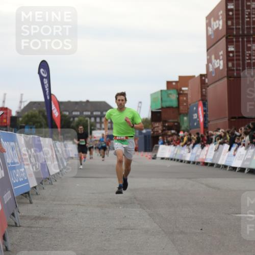 03.10.2025 - Köhlbrandbrückenlauf Yannick Fuchs http://msf.ph/oto/8983893 03.10.2025 15:54:32 Ziel 7026, 7072 meine-sportfotos.de