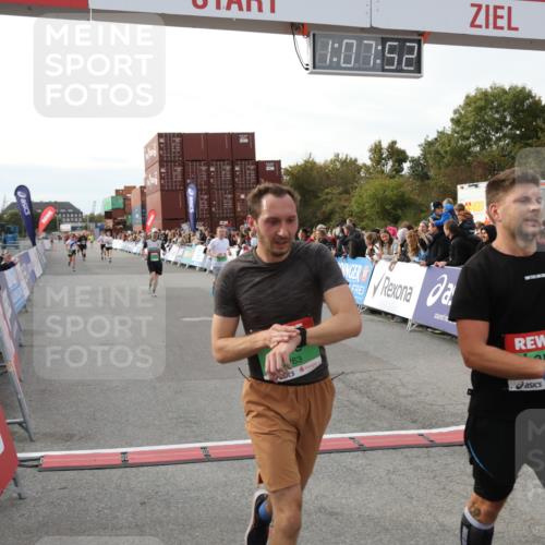 03.10.2025 - Köhlbrandbrückenlauf Yannick Fuchs http://msf.ph/oto/8983894 03.10.2025 16:07:50 Ziel 7085, 7588, 7713, 7763, 7780, 8035, 8824, 9096, 9099 meine-sportfotos.de