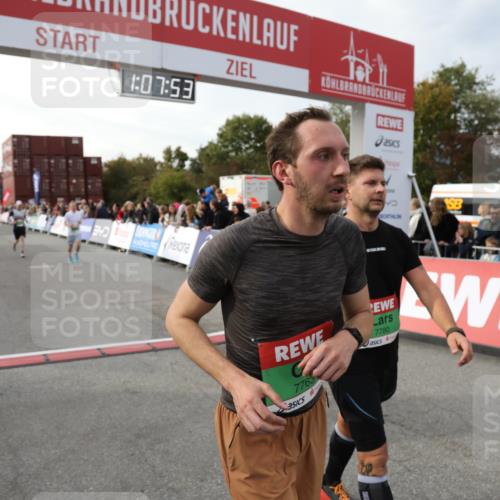 03.10.2025 - Köhlbrandbrückenlauf Yannick Fuchs http://msf.ph/oto/8983899 03.10.2025 16:07:51 Ziel 7085, 7335, 7713, 7763, 7780, 8824, 9096, 9099 meine-sportfotos.de