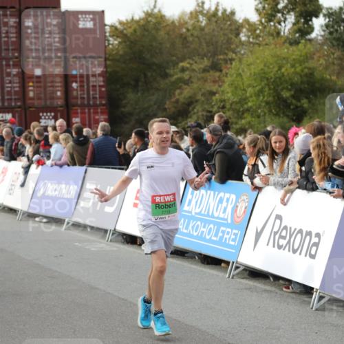 03.10.2025 - Köhlbrandbrückenlauf Yannick Fuchs http://msf.ph/oto/8983902 03.10.2025 16:07:52 Ziel 7085, 7335, 7713, 7763, 7780, 8824, 9096, 9099, 9543 meine-sportfotos.de