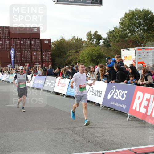 03.10.2025 - Köhlbrandbrückenlauf Yannick Fuchs http://msf.ph/oto/8983906 03.10.2025 16:07:52 Ziel 7085, 7335, 7713, 7763, 7780, 8824, 9096, 9099, 9543 meine-sportfotos.de
