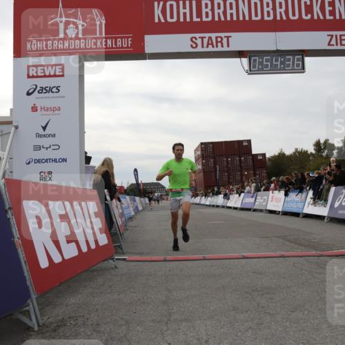 03.10.2025 - Köhlbrandbrückenlauf Yannick Fuchs http://msf.ph/oto/8983911 03.10.2025 15:54:34 Ziel 7026, 7072 meine-sportfotos.de