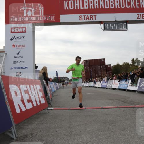 03.10.2025 - Köhlbrandbrückenlauf Yannick Fuchs http://msf.ph/oto/8983913 03.10.2025 15:54:34 Ziel 7026, 7072 meine-sportfotos.de