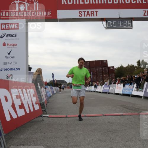 03.10.2025 - Köhlbrandbrückenlauf Yannick Fuchs http://msf.ph/oto/8983915 03.10.2025 15:54:34 Ziel 7026, 7072 meine-sportfotos.de