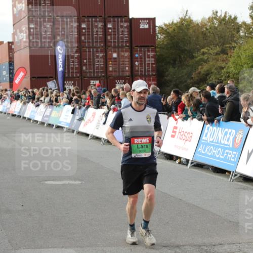 03.10.2025 - Köhlbrandbrückenlauf Yannick Fuchs http://msf.ph/oto/8983916 03.10.2025 16:07:54 Ziel 7085, 7335, 7494, 7713, 8824, 9096, 9543 meine-sportfotos.de