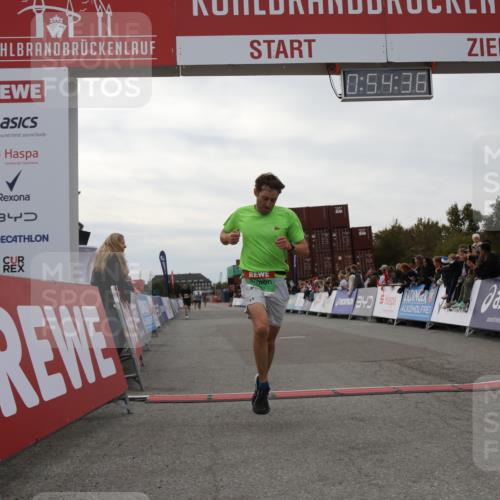 03.10.2025 - Köhlbrandbrückenlauf Yannick Fuchs http://msf.ph/oto/8983917 03.10.2025 15:54:34 Ziel 7026, 7072 meine-sportfotos.de