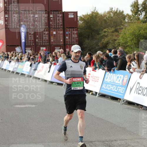 03.10.2025 - Köhlbrandbrückenlauf Yannick Fuchs http://msf.ph/oto/8983918 03.10.2025 16:07:54 Ziel 7085, 7335, 7494, 7713, 8824, 9096, 9543 meine-sportfotos.de